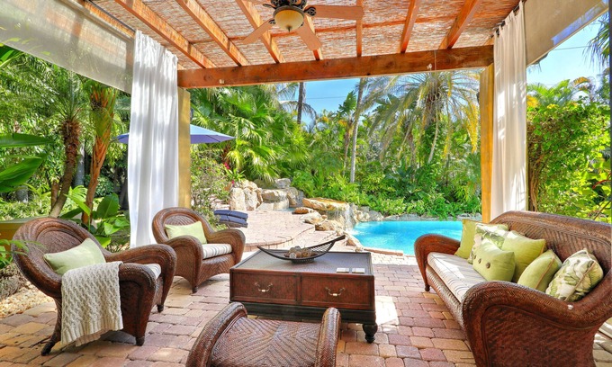 Palmetto Bay Villa | Luxury Villa-Hotel Vizalli. Heated pool 90F and jacuzzi