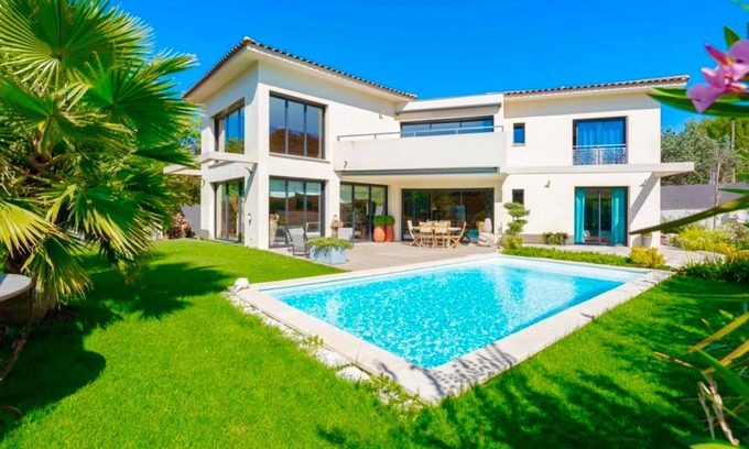 Gemenos Villa | Luxury Villa in Gemenos
