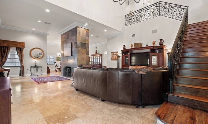 Tampa Villa | Luxury Villa Near the Water w/Private Pool
