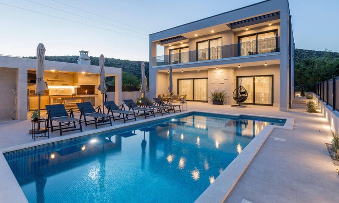 Marina House | Luxury Villa Sainte is located in Dalmatia, in the small town of Marina, only 14 km from the histori