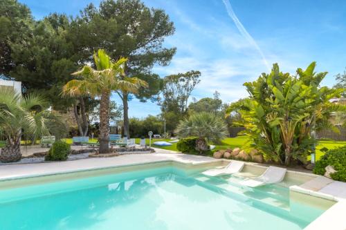 Quartu Sant'Elena Villa | Luxury Villa Sea Front With Pool
