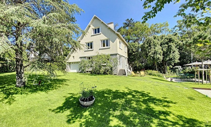 Jullouville-les-Pins House | Luxury Villa Steps from Beach, Close to Shops, BBQ, Parking, WiFi Included