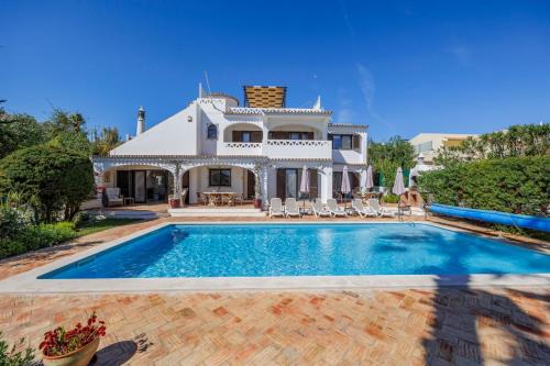Sesmarias Villa | Luxury Villa, Very Close to Beach + Restaurants, WI FI, Heatable Pool.