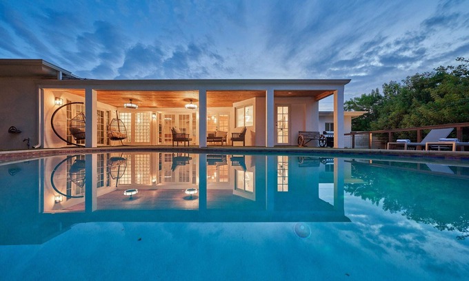 Ojus Villa | Luxury Villa w/Mini Golf+Huge Fire Pit+Billiards & Heated Pool