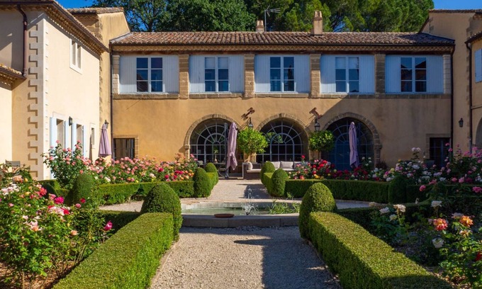 Montaren-et-Saint-Mediers Villa | Luxury Villa with Heated Pool, Yoga, Air-Conditioning, Uzes Provence