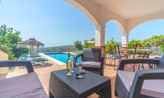Cutar Villa | Luxury villa with heated pool and stunning view near Malaga