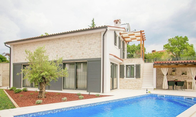 Jakovici Cottage | Luxury villa with private pool, fenced garden with veranda near Tinjan