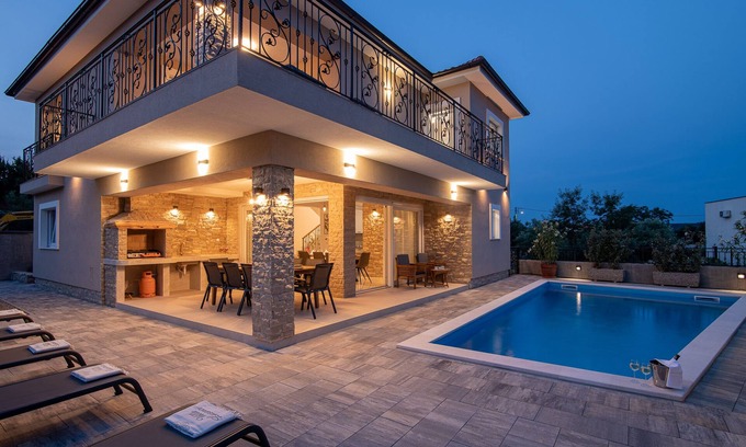 Linardici Villa | Luxury villa with salt pool, quiet location - TRAVELER Reiseburo KRK - ID 2389