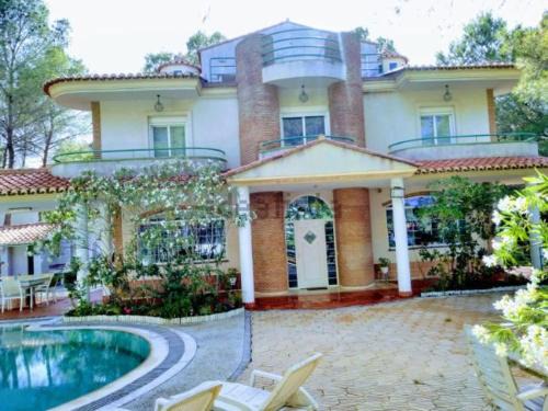 Gilet Villa | Luxury villa with swimming pool in the forest