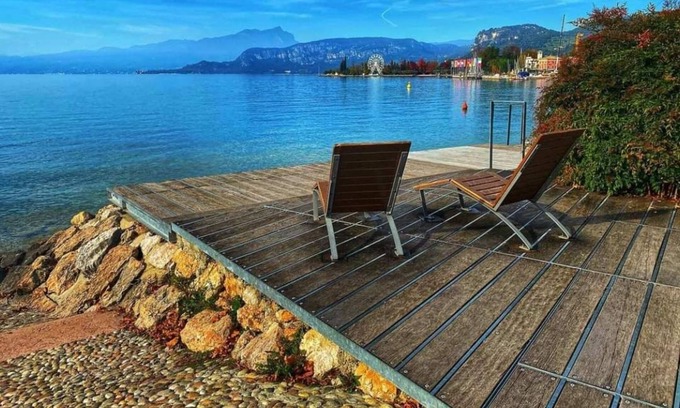 Calmasino Villa | Luxury villa with veranda and garden