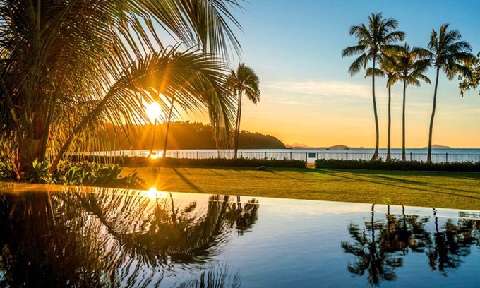 Flametree House | Luxury Villas Azure (Walk to Beach)