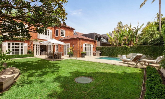 Toorak House | Luxury Villas Resort House Toorak (Heated Pool)