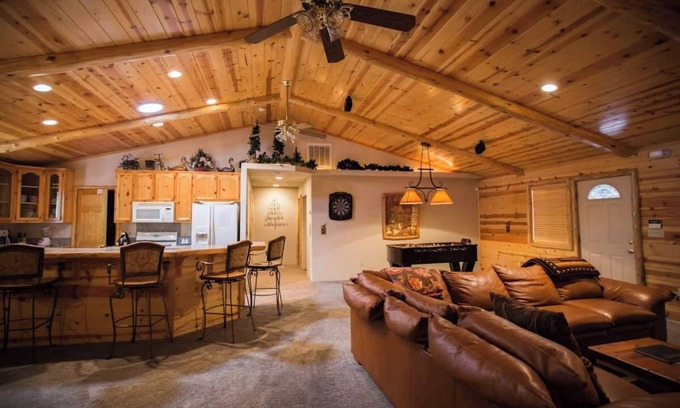 Summit Estates House | Luxury w Spa Foosball - DeCarlo House