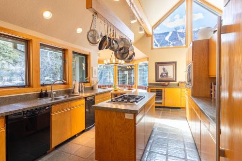 Warm Springs House | Luxury Warm Springs Creekfront Home