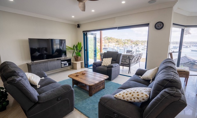 Burraneer Apartment | LUXURY WATER-FRONT APARTMENT - CRONULLA