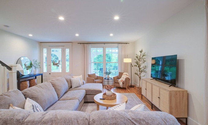 Harrods Creek House | Luxury Waterfront Retreat, Louisville