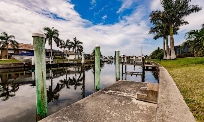 Punta Gorda Villa | Luxury Waterfront Villa/Sleeps 8/Heated Saltwater Pool/Dock/Fishing
