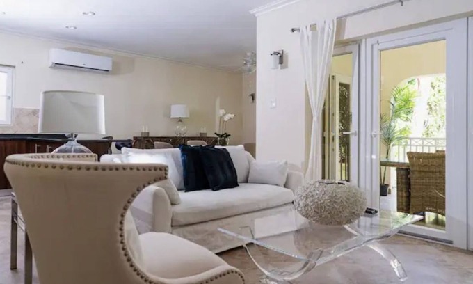 Gibbes Condo | LUXURY WEST COAST KING BED CONDO 3 MIN WALK TO BEACH
