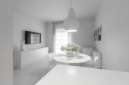 Salario Apartment | Luxury White