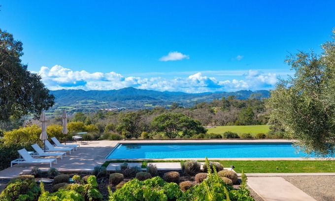 Cloverdale House | Luxury Wine Country Retreat: 75 foot pool, 15 min to Healdsburg, Vineyard views