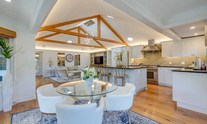 Woodside House | Luxury Woodside Vacation Rental w/ Patio