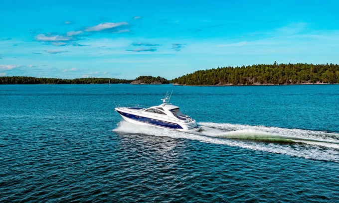 Central Stockholm Boat Rental | Luxury Yacht in Strandvägen