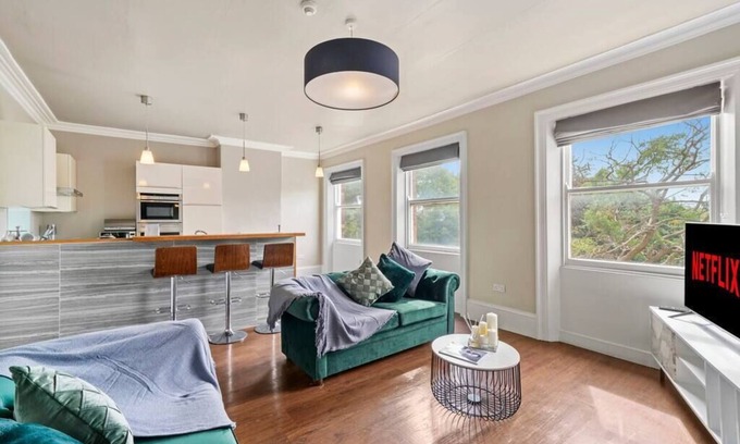 Wakefield Condo | Luxury Yorkshire Apartment 4 - Parking