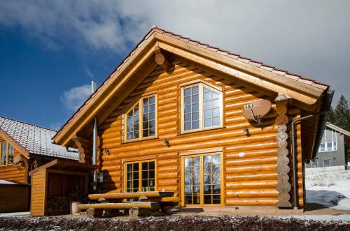 Feldberg House | Luxus-Ferienhaus Blockhaus Chalet Nr 1 Toplage am Feldberg mit Sauna, Outdoor-Hottub, Kamin auf 1300m üM