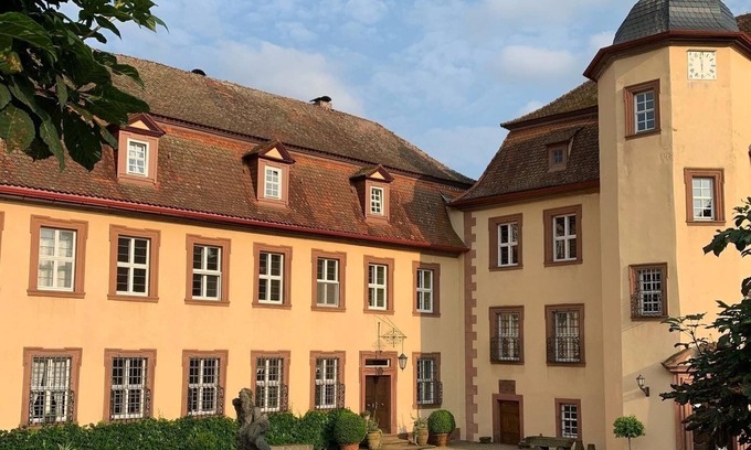 Zeitlofs Other | Luxus Mid Century Wohnung im Schloss 85m2