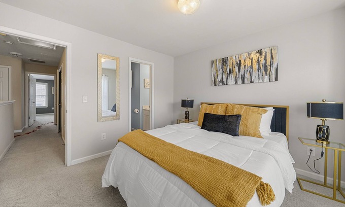 Atlantic Station Area House | Luxxe du’ Chateau - Luxurious 3 bedroom townhouse located on the edge of Atlanta