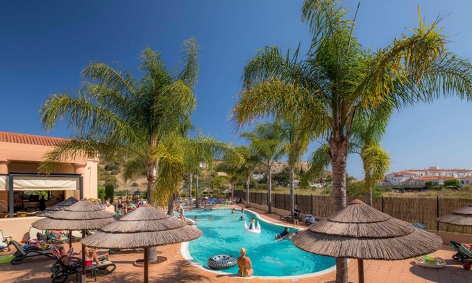Praia da Luz Apartment | Luz casas- BayLuz apart,pool,beach, tennis, wifi,aircon