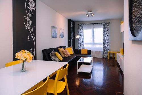 O Perpetuo Socorro Apartment | Luz y descanso con parking by CABANA Rentals