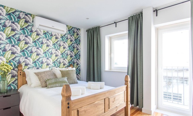 Santo Amaro Apartment | Lx Factory Design Blueberry & Free Street Parking