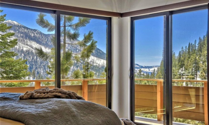 Upper Kingsbury House | Lx40 Tahoe Mountain view new build