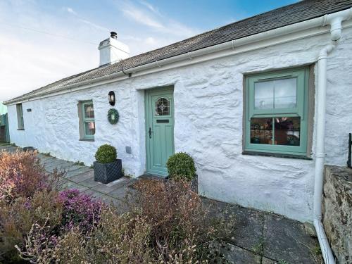 Caernarfon House | Lyndene Cottage
