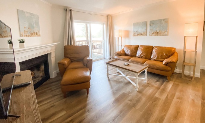 Lyndon House | Lyndon Executive Monthly Condo w/Covered Parking