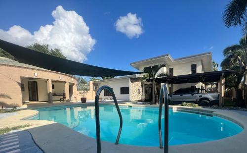 Angeles City Villa | M&C Private Villa, Angeles City
