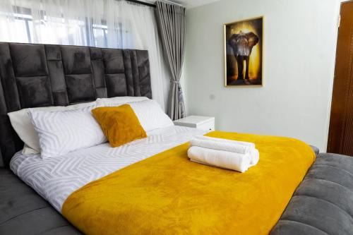 Ruwa House | M&M SIGNATURE GUEST HOUSE 5 BEDDED SLEEPS 8 in RUWA HARARE LUXURIOUS AMENITIES DECO AND MORDEN GAZEBO SOLAR GAS GEYSER WIFI BOREHOLE DURAWALLED GATED SECURITY CAR PARK STAFF LAUNDRY CATERING PURE COMFORT 25MINS FROM CBD &AIRPORT