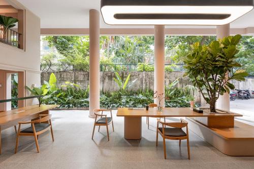 Phu Nhuan Hotel | M Village Living Hoàng Văn Thụ