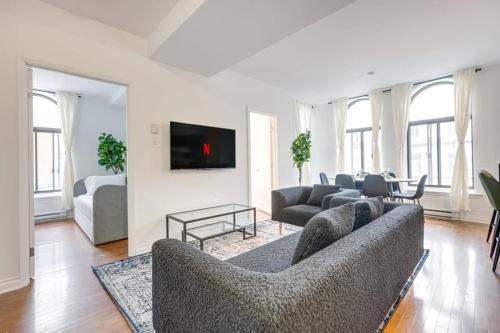 Milton Park Apartment | M11 Gorgeous Bright Corner 2BR in Heart of MTL