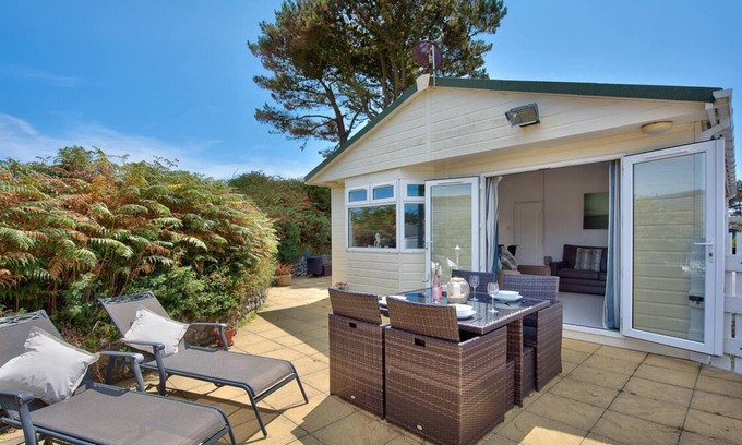 Mynytho Ski Chalet | M23 The Warren in the beautiful Abersoch