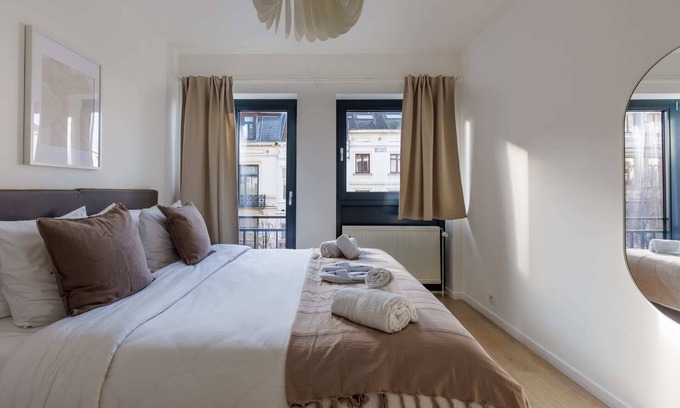 Wijk van de Squares Apartment | MA - Charlemagne III