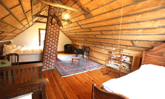 Marble Dale Apartment | Mabels Hollow Farm, En suite bedroom farm stay,