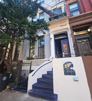 East Harlem Hostel | Macaw Guest House