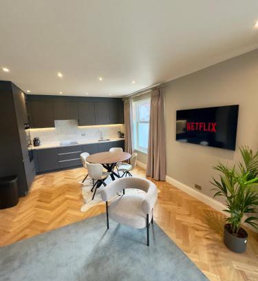 City Centre Apartment | Macbeths Corner High end luxury apartment in centre with parking