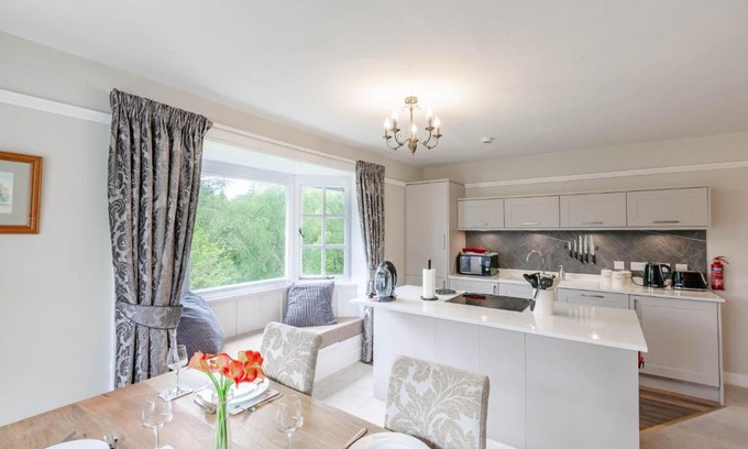 Taynuilt House | MacDonald Apartment