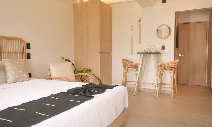 Luis Donaldo Colosio Hotel | Macondo Quinta Avenida Residences F2