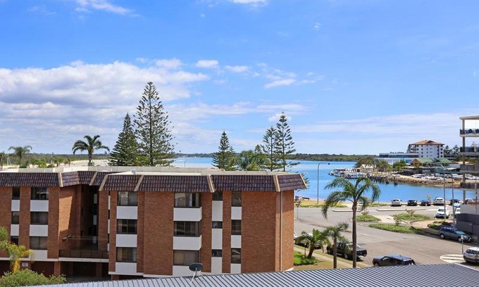 Port Macquarie Apartment | Macquarie Towers 16