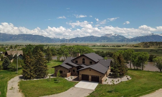 Ennis House | Madison River House - Ennis, MT