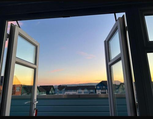 Exmouth Apartment | Madison Wharf - Waterside - Balcony